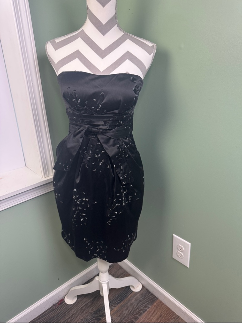 Snap Strapless Black Satin Dress with Bow Waist 7